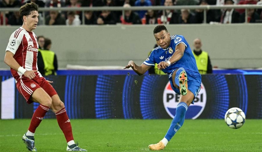 ৬ মিনিট ৪২ সেকেন্ডে হ্যাটট্রিক এমবাপ্পের