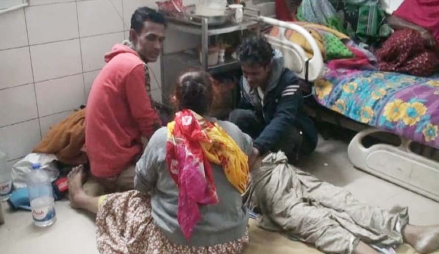 যশোর জেনারেল হাসপাতালে চিকিৎসক লাঞ্ছিত, মেশিন ভাঙচুর