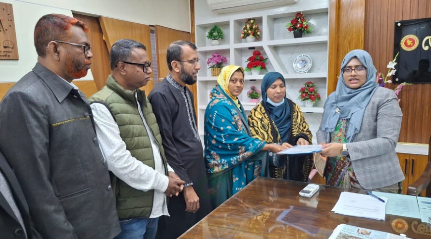 পাঁচ দফা দাবিতে প্রশাসনিক কর্মকর্তাদের স্মারকলিপি