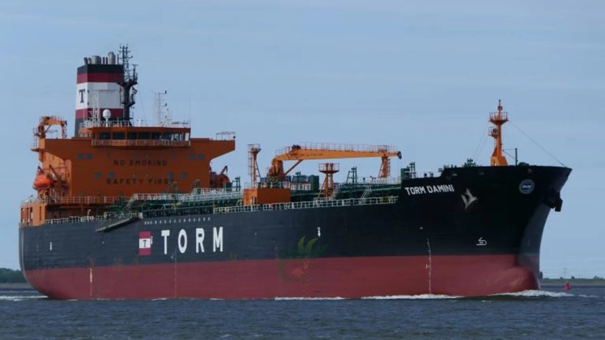 জ্বালানি নিয়ে চট্টগ্রাম বন্দরে এসেছে আরো দুই জাহাজ