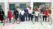 পাইকগাছায় শিক্ষার্থীদের মাঝে বাইসাইকেল প্রদান