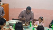 শিশুদের দুপুরের খাবারের ব্যবস্থা ‘ওদের হাসি’র