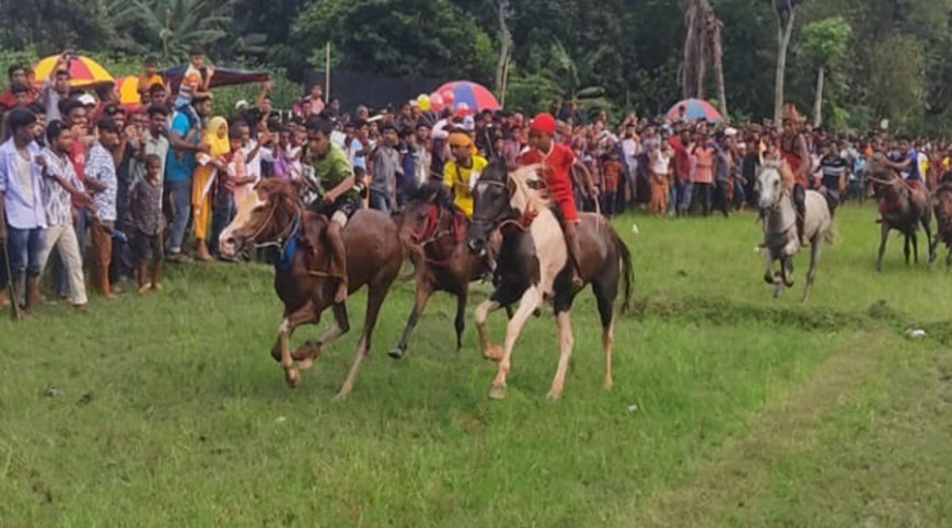 তালায় ঘোড়দৌড় প্রতিযোগিতা