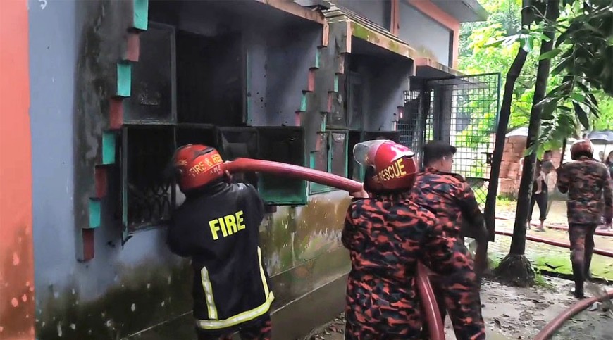 নেশার টাকা না পেয়ে ছোটভাইয়ের বসতবাড়িতে আগুন দেওয়ার অভিযোগ