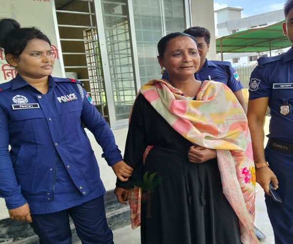 হাসপাতালে চেইন ছিনতাইচেষ্টার অভিযোগে নারী আটক