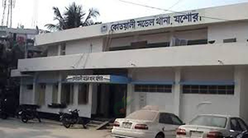 তরুণীকে আটকে রেখে ভারতে পাচারের চেষ্টা!