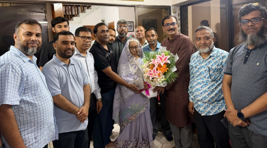 যমেক অধ্যক্ষকে বরণ, অধ্যাপক নার্গিসকে পুষ্পার্ঘ নিবেদন