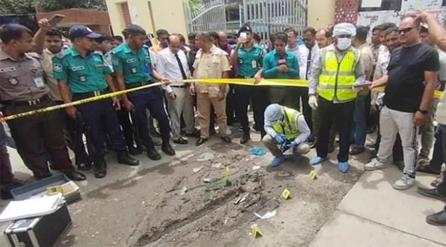 বরিশালে কোর্টের সামনে বোমা বিস্ফোরণ