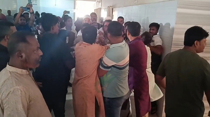 মেহেরপুর জেনারেল হাসপাতালে এমপির পরিদর্শন ঘিরে হাতাহাতি