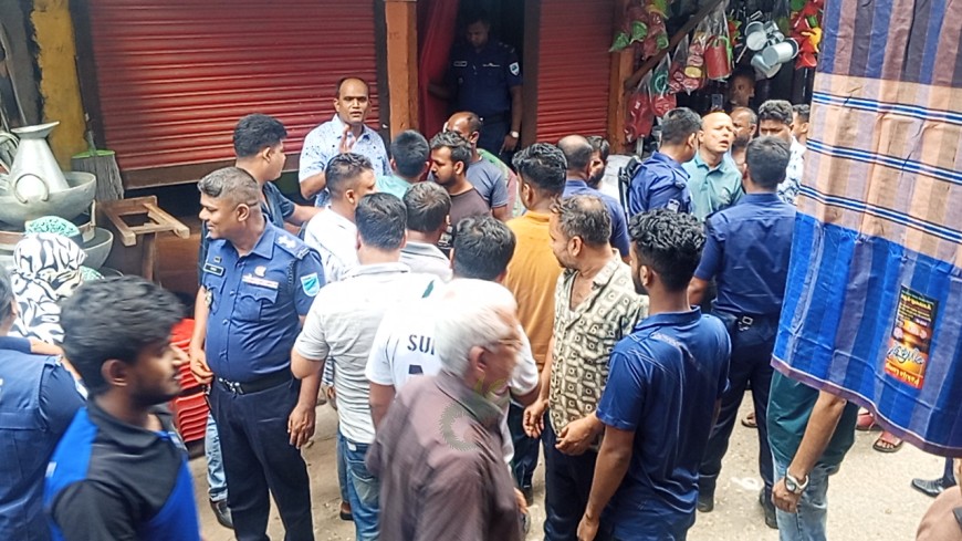 যশোরে দুই আবাসিক হোটেলে অভিযান, নারী-পুরুষ মিলে আটক ১০