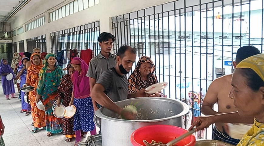 কেউ খাবার পায় কেউ পায় না